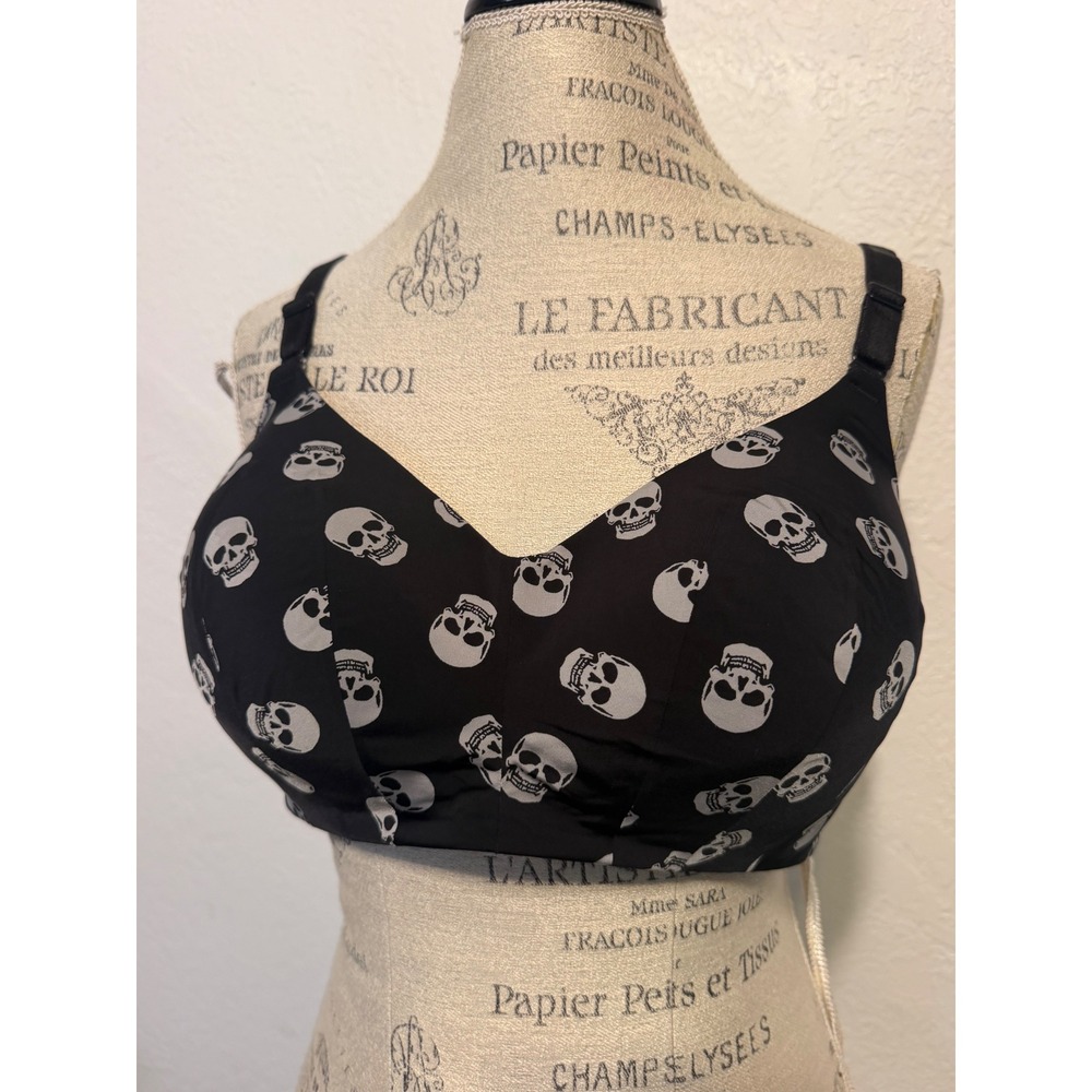 Torrid Curve 360 Back Smoothing Wire-Free Bra Skull Print Black White 40B